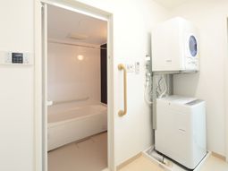 清潔な浴室と洗濯機