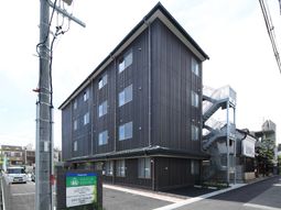 モダンな施設の外観