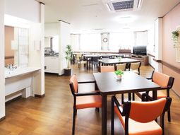 明るいダイニングスペース