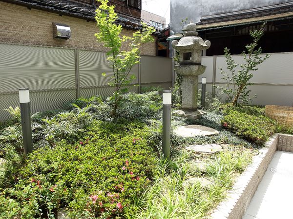 和風の緑豊かな中庭