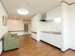 明るい共有キッチン