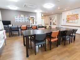 明るい食堂の景観