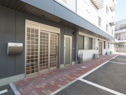 清潔で明るいエントランス