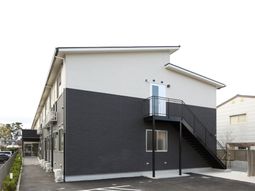 白黒のモダンな外観
