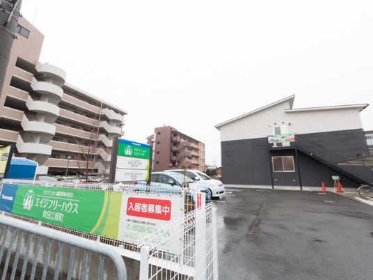 都市型施設の外観