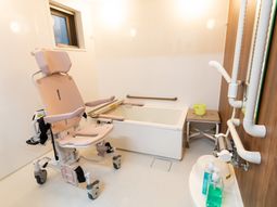 バリアフリーの浴室設備