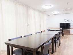 明るく清潔な多目的室