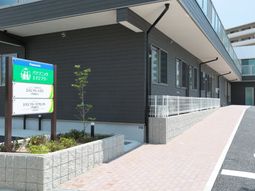 新しい建物のエントランス