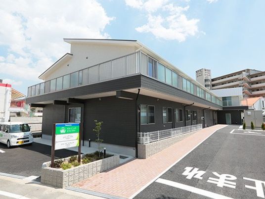 モダンな外観の建物  