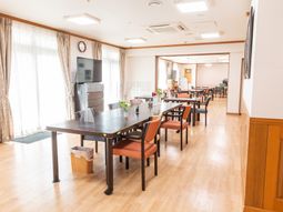 明るい食堂の様子