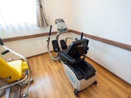 トレーニング機器が置かれた部屋