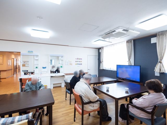 共用スペースの様子 共用スペース ゆったりとした時間が流れるラウンジです。テレビをご覧になりながら、ほかの利用者とのふれあいも楽しめます。