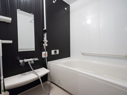 快適な設備の浴室