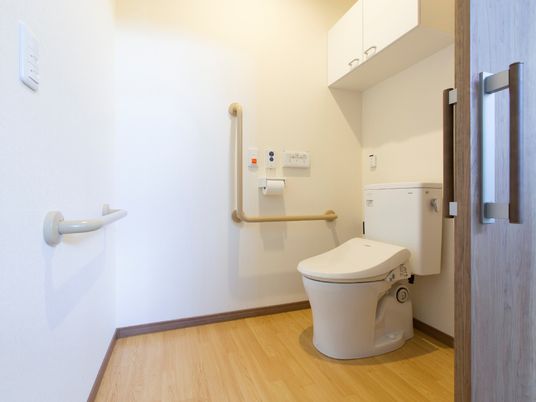 手すり付きトイレ設備