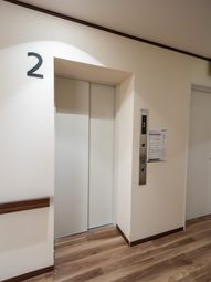 清潔感のあるエレベーターホール