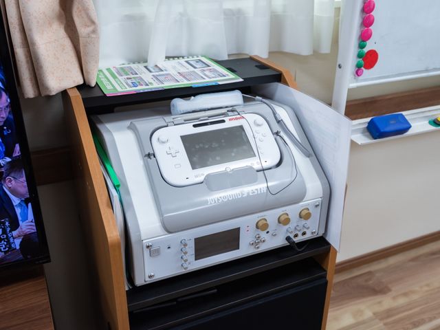機能訓練室の設備 カラオケ 最新の訓練機器が整った機能訓練室です。ご高齢の方のリハビリサポートに活用されています。