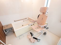 バリアフリーの浴室設備