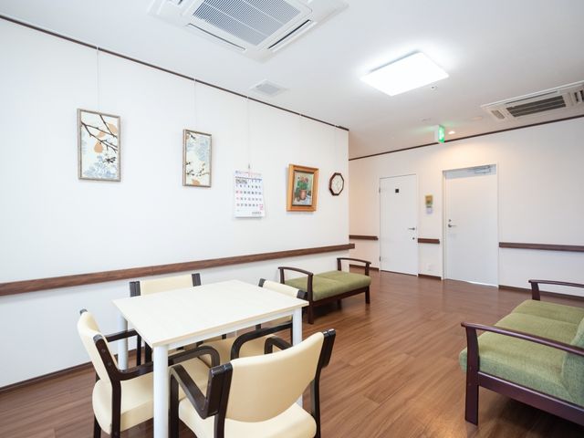 広々とした明るい部屋