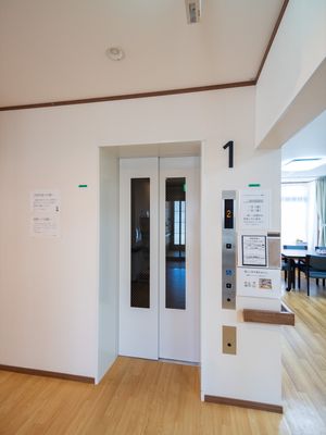 エレベーターと案内表示