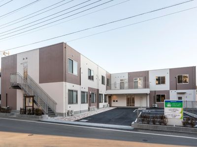 新しい建物の外観