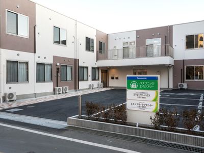 清潔な外観のエントランス