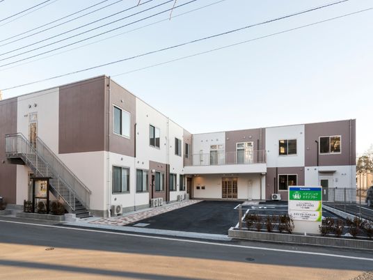 新築そうな外観の建物
