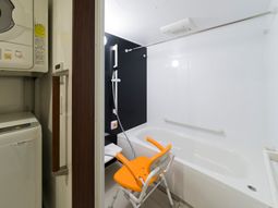 清潔な浴室と安全設備