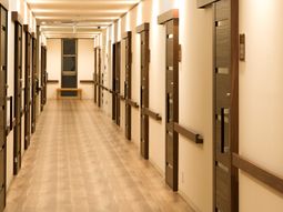 清潔感のある明るい廊下