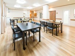 明るい食堂の様子