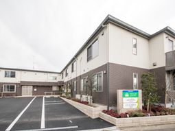 新築そうな外観の建物