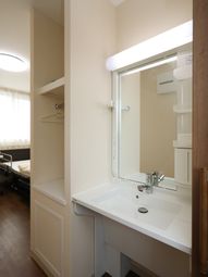 洗面台が備わる清潔な居室