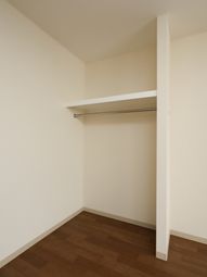 シンプルな空間の居室