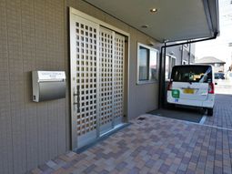 エントランスの外観