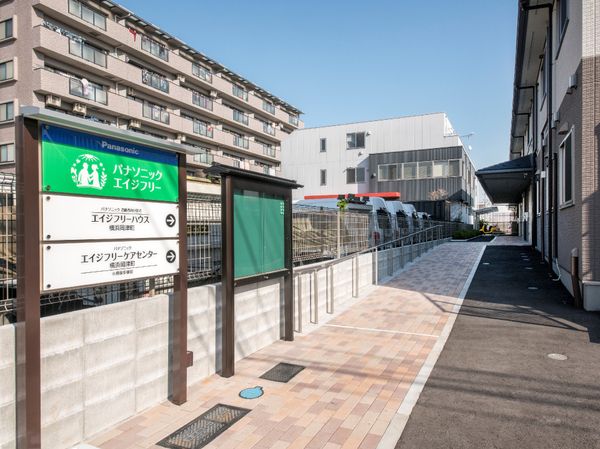 清潔な通路と案内看板
