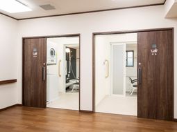 機能訓練と洗濯室の扉