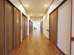 清潔で広い廊下