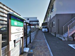 施設のエントランス看板