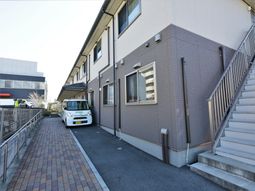 施設の外観と入口