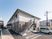 建物外観と駐車場  