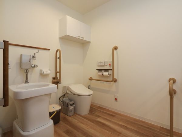 バリアフリー対応のトイレ空間