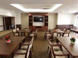 明るい食堂の様子