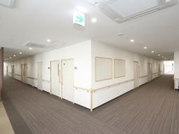 明るい廊下の様子