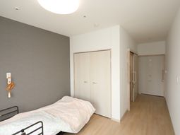 シンプルな居室の空間