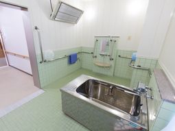 清潔な浴室設備