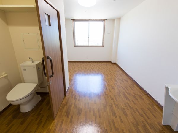 清潔なトイレ付き居室