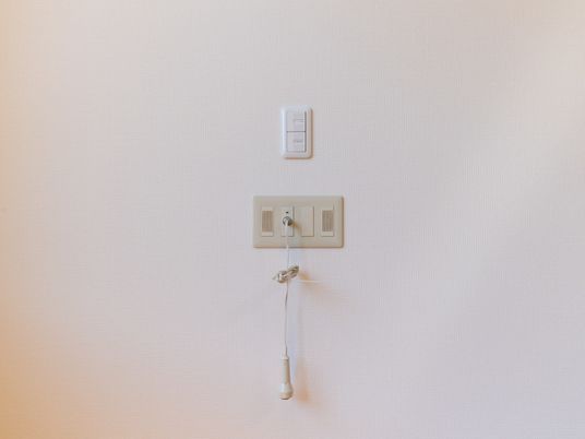 壁に取り付けられたコールボタン