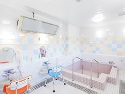 明るい清潔な浴室