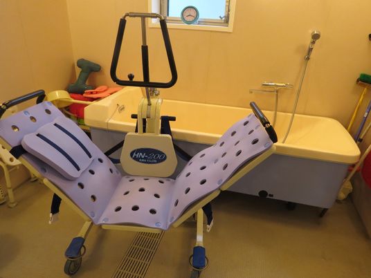 浴室用の移乗介助機器