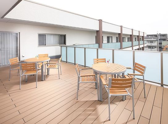 テラスのテーブルと椅子