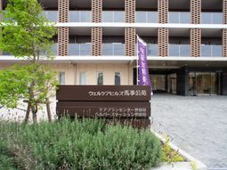 モダンな建物のエントランス